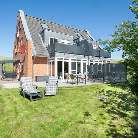 Haus Eriel Og Links Brösum